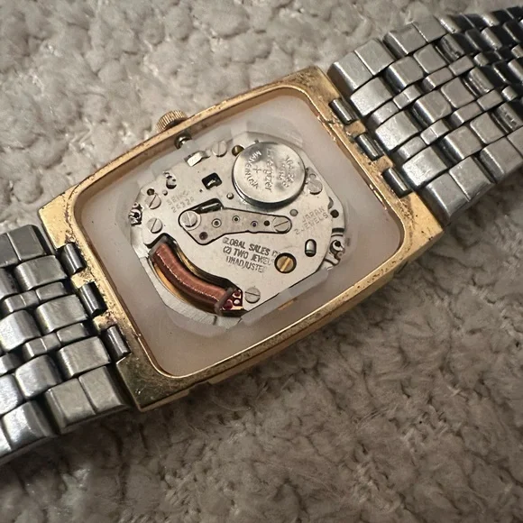 Vintage Seiko Tank Quartz Men's Watch, Champagne Dial with Gold Band